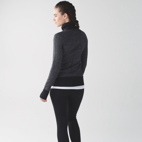 Lululemon Runderful 1/2 Zip - Picture 3 of 10